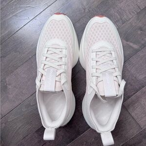 NWT lululemon athletica Women's Cross City Sneaker